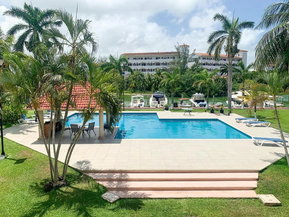 Beautiful Loft By The Lagoon Cancún 0*,  México